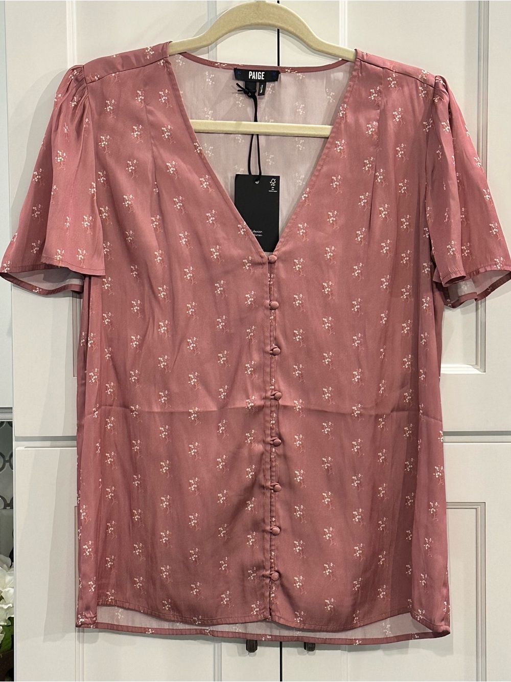 Paige Kelly Floral Flutter Sleeve Top S Pink Mesa Rose Satin Button Down Blouse